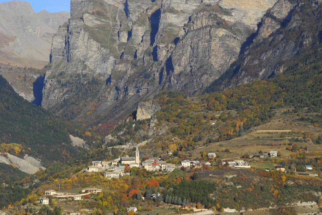 Bed and Breakfast La Ferme de Beauté Chateauroux-les-Alpes Esterno foto